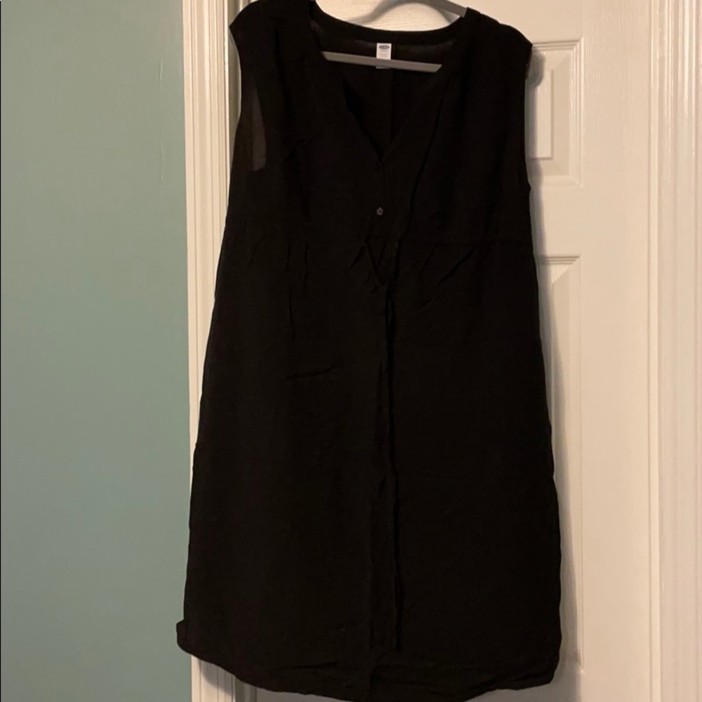 Sleeveless maternity dress